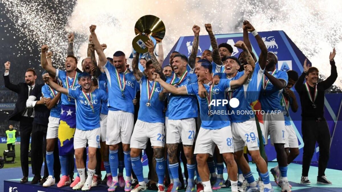 El Napoli ganó la Serie A italiana por cuarta vez en su historia al vencer al Cagliari.