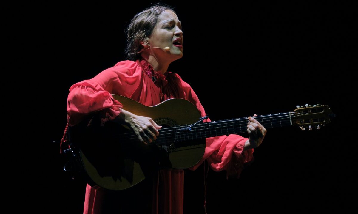 Sin límites de emociones, Natalia Lafourcade se presentó este viernes en el Teatro Metropólitan como parte de su Cancionera Tour 2025.