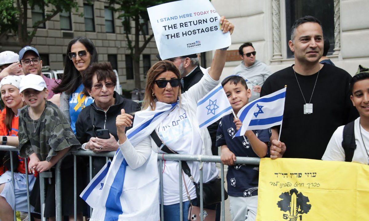 En Tel Aviv, simpatizantes exigen al gobierno la liberación de los rehenes.