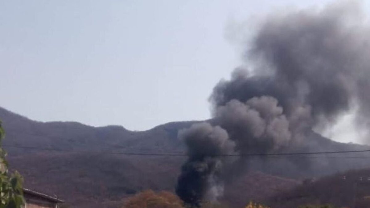 En operativo del Ejército Mexicano en la localidad de El Terrero, en Apatzingán, Michoacán desató una serie de bloqueos y la quema de vehículos en distintos puntos de la Tierra Caliente.