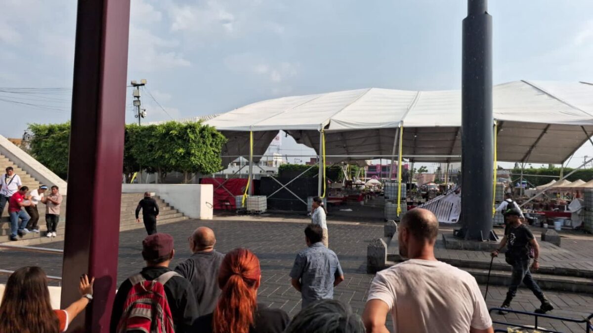 Luego de que diez personas resultaron lesionadas luego de que se desplomó la estructura de un domo en la Feria del Libro en Nezahualcóyotl, Estado de México debido a las fuertes lluvias y vientos registrados en la zona, el alcalde Adolfo Cerqueda Rebollo confirmó que pronto regresarían a sus casas.