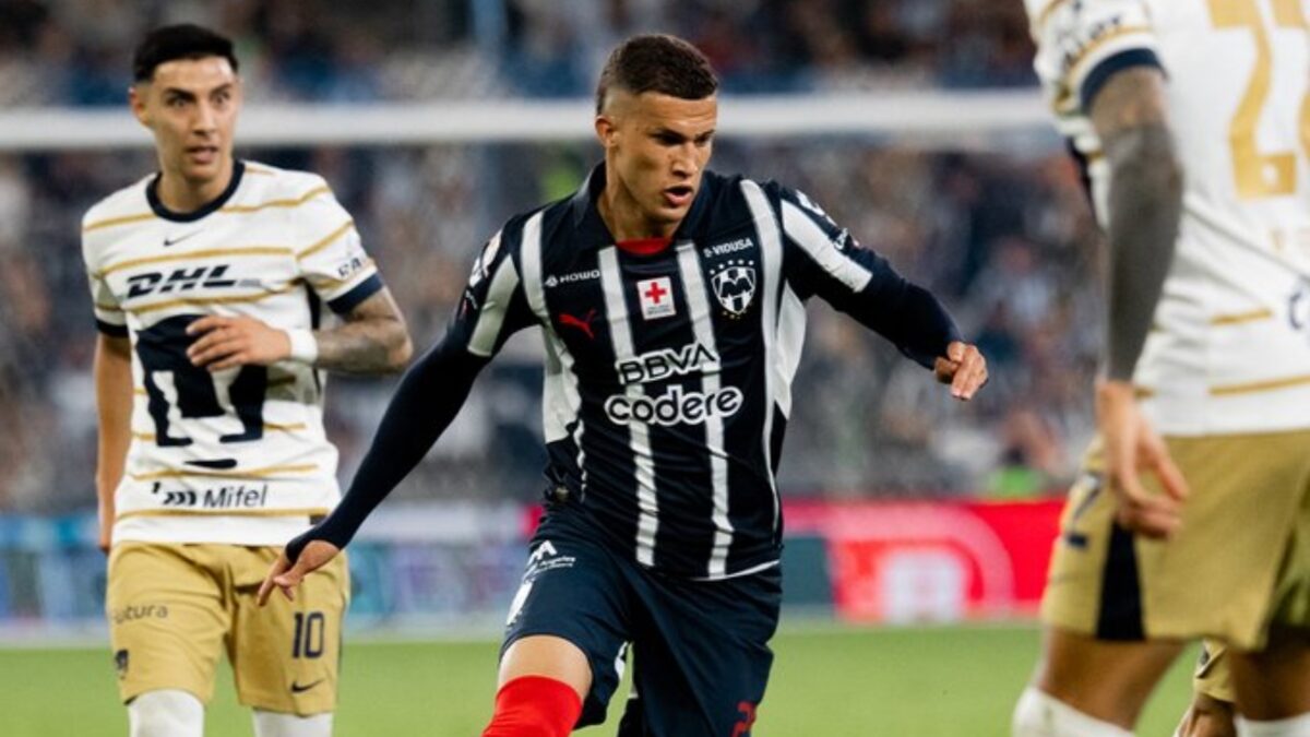 Rayados gana 2-0 a Pumas