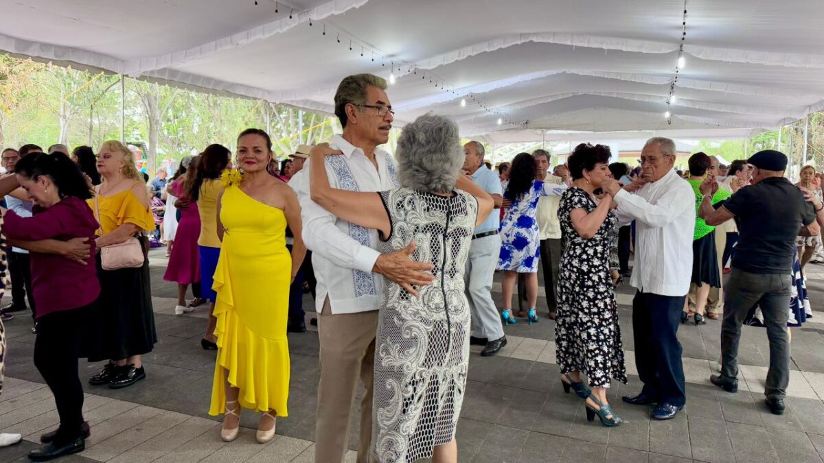 Con más de dos mil 600 asistentes se llevó a cabo el “Maratón del Danzón” en la alcaldía Coyoacán.