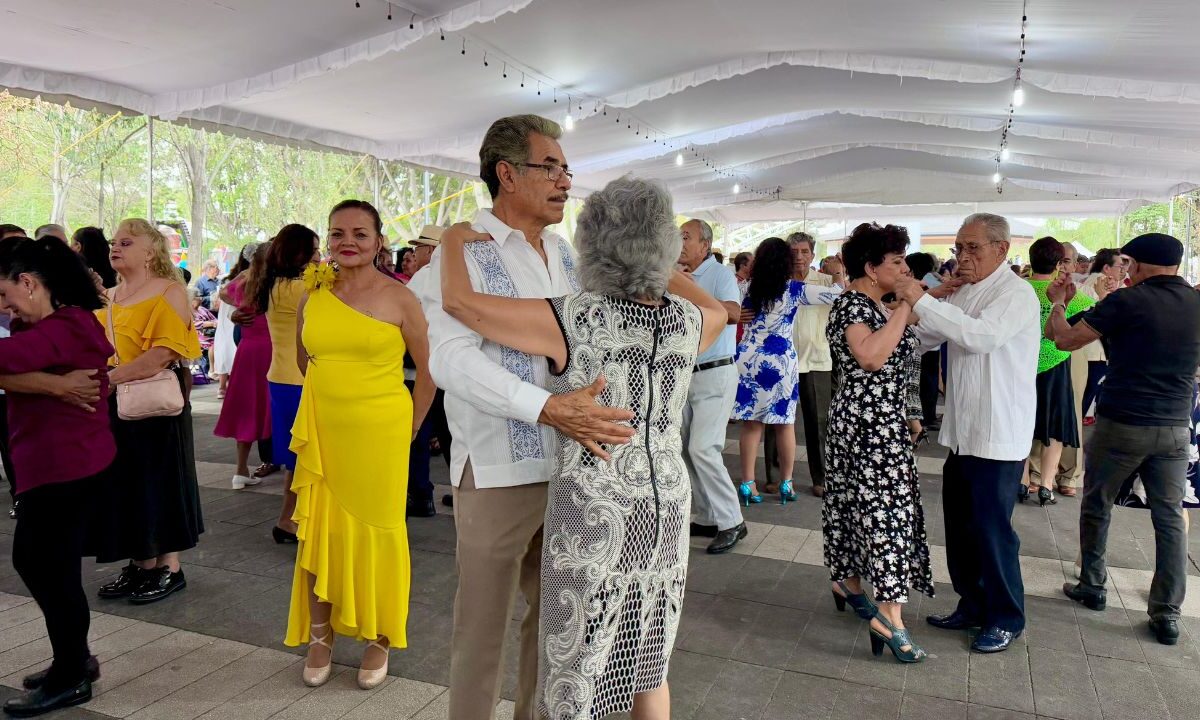 Con más de dos mil 600 asistentes se llevó a cabo el “Maratón del Danzón” en la alcaldía Coyoacán.