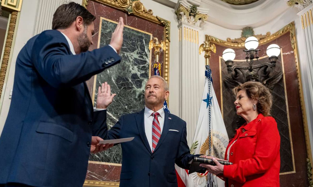 Ronald Johnson protestó como embajador de Estados Unidos en México.