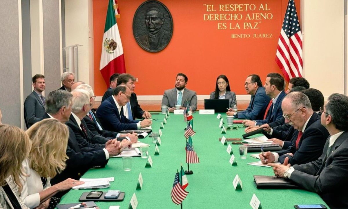 Julio Berdegué informó en sus redes sociales que se reunió en Washington con 27 representantes de empresas de tomateros estadounidenses.