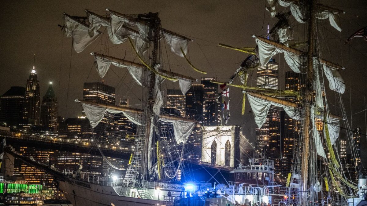 Tras el choque del Buque Escuela Cuauhtémoc en el puente de Brooklyn, Nueva York que dejó como saldo dos muertos, el secretario de Marina, Almirante Raymundo Pedro Morales Ángeles, lamentó lo ocurrido, informó que se le dará acompañamiento a familiares de las víctimas y se investigará el hecho.