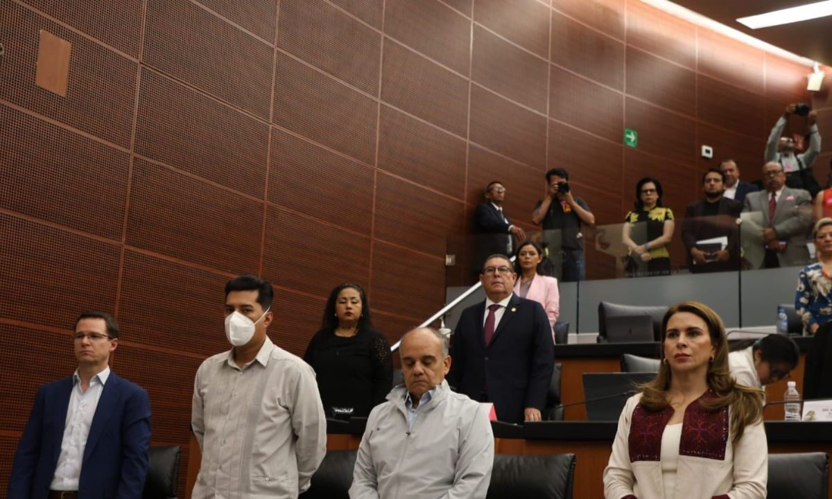 Senado guarda minuto de silencio por José Mujica