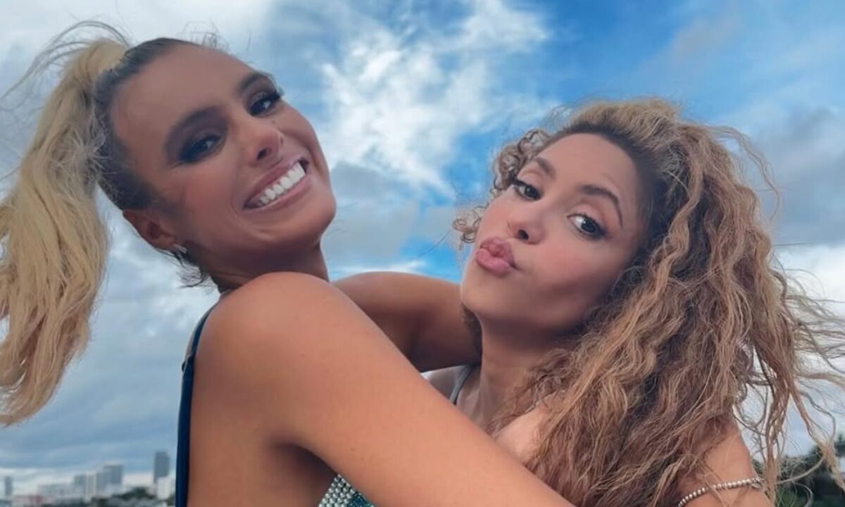 Shakira invita a Lele Pons a hacer el la caminata de la loba en su primer concierto en EU