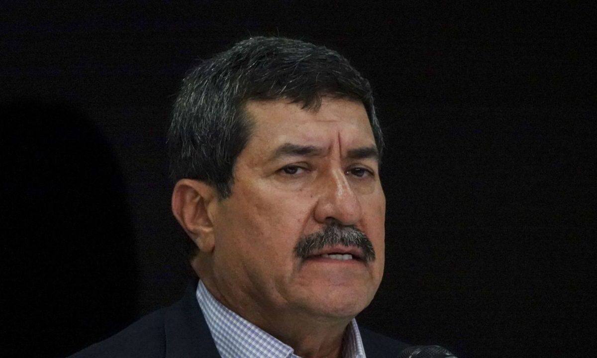 Sheinbaum va por una mejor ley para Telecom, indica Javier Corral