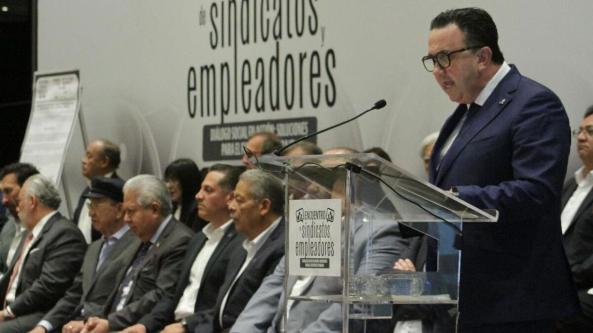 Sindicatos y empleadores firmaron un acuerdo en miras de conformar un Consejo para impulsar nuevas reglas laborales en el país.