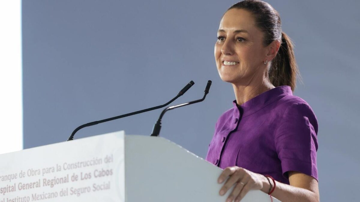 Sheinbaum sugiere a mexicanos en EU enviar cartas a congresistas por impuesto a remesas.