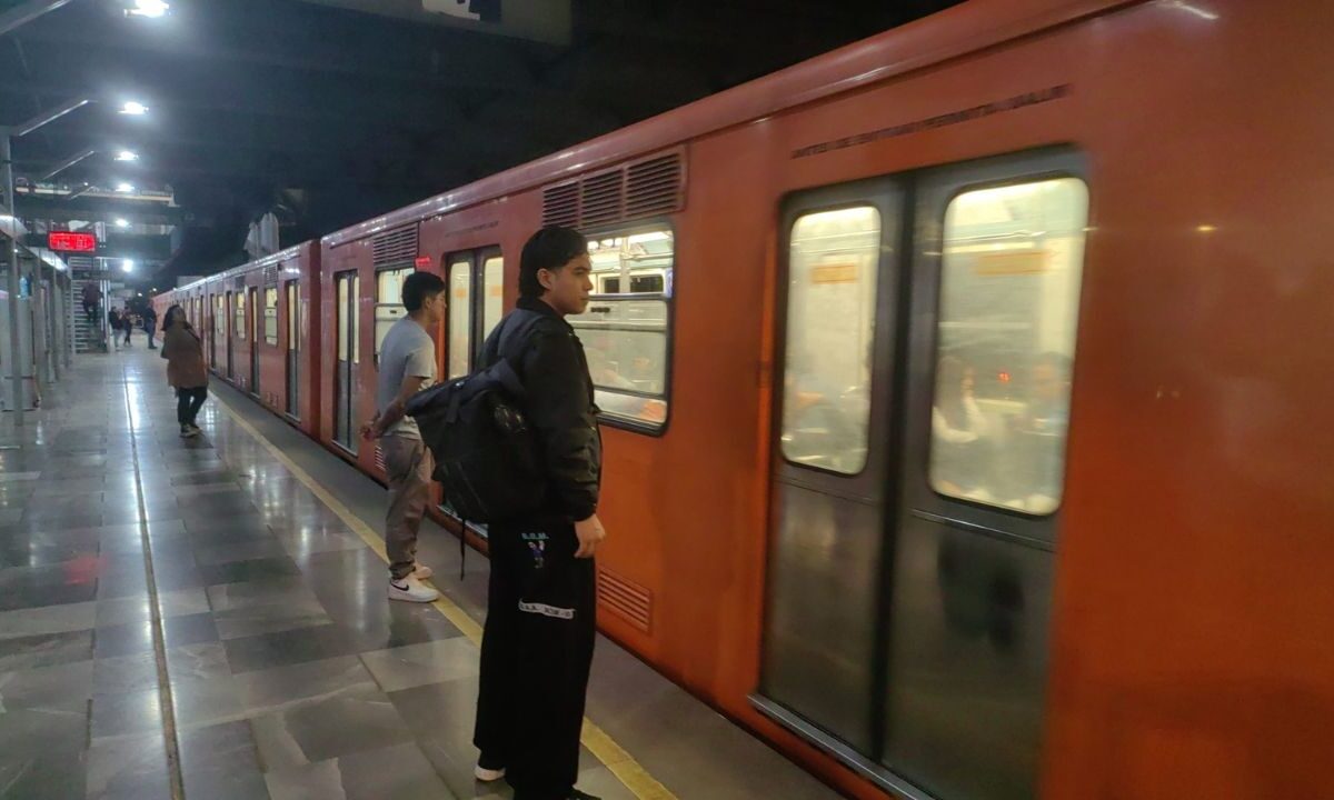 Durante la noche del miércoles, personal del órgano de transporte efectuó labores en la zona de vías en el tramo Bosque de Aragón y Deportivo Oceanía; a las 5 de la mañana de ayer, los trenes reanudaron su circulación.