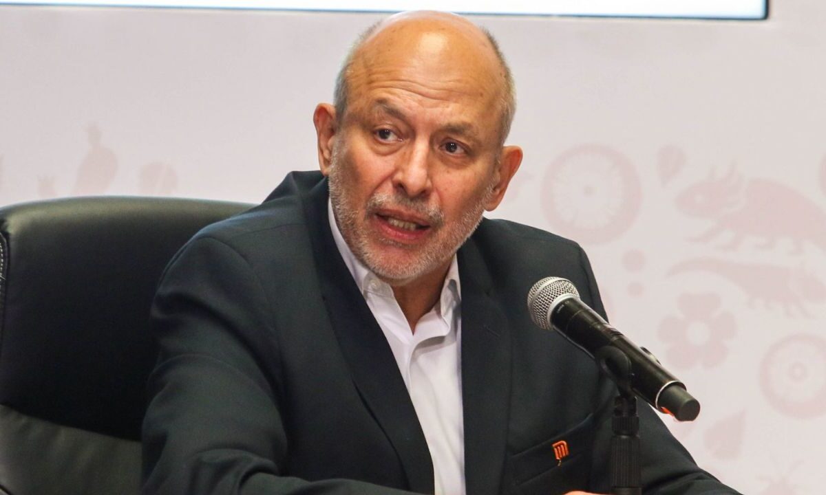 El director del Sistema Colectivo Metro, Guillermo Calderón, habría presentado su renuncia a ese puesto con efectos al 5 de mayo próximo.