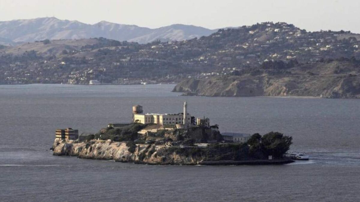 Trump ordena abrir Alcatraz