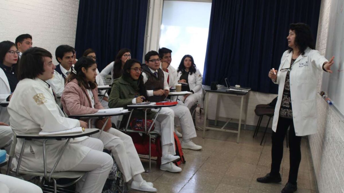 Uno de cada 10 maestros busca un segundo empleo para obtener más ingresos, de acuerdo a un estudio de Mexicanos Primero.