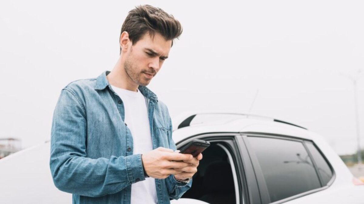Un hombre fue despojado de sus pertenencias cuando buscaba comprar un auto que vio anunciado en redes sociales en la alcaldía Iztapalapa.