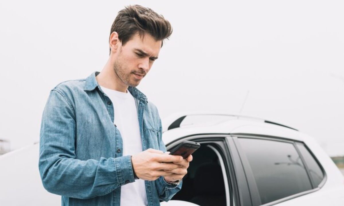 Un hombre fue despojado de sus pertenencias cuando buscaba comprar un auto que vio anunciado en redes sociales en la alcaldía Iztapalapa.