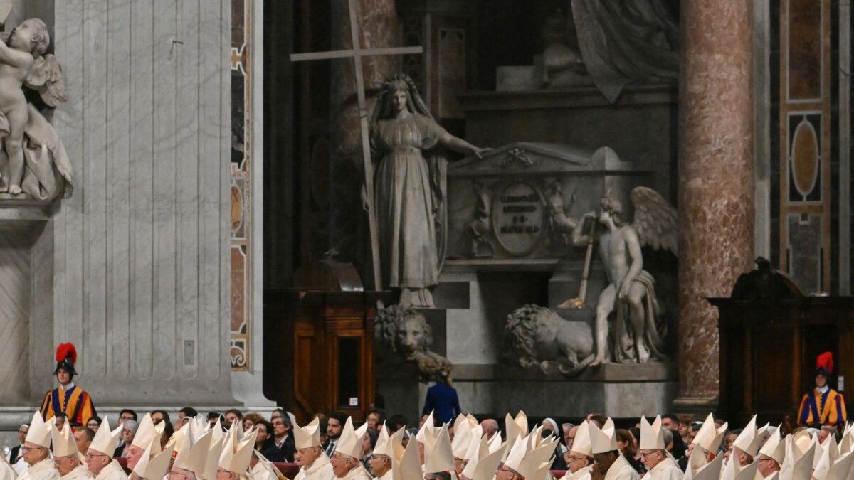 Mientras el Vaticano cierra el duelo por Francisco, el cónclave para elegir al sucesor comenzará esta semana.