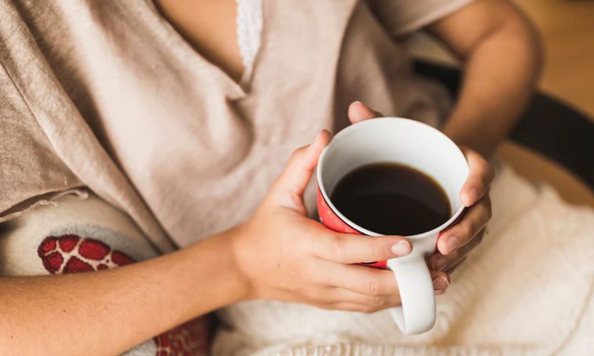 especialistas sugieren tomar café después de un pequeño desayuno
