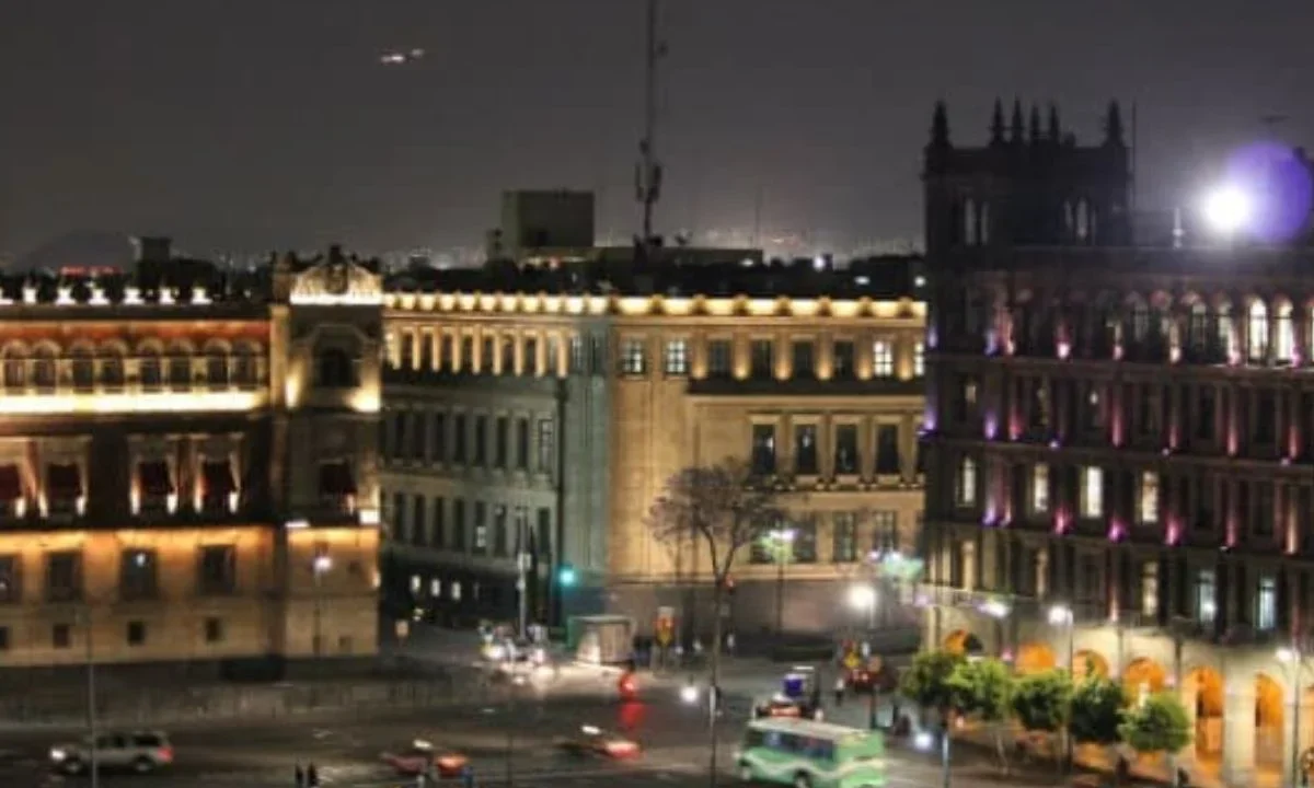 Se desconocen las causas que derivaron en la pérdida de la vida de la mujer, en el Zócalo