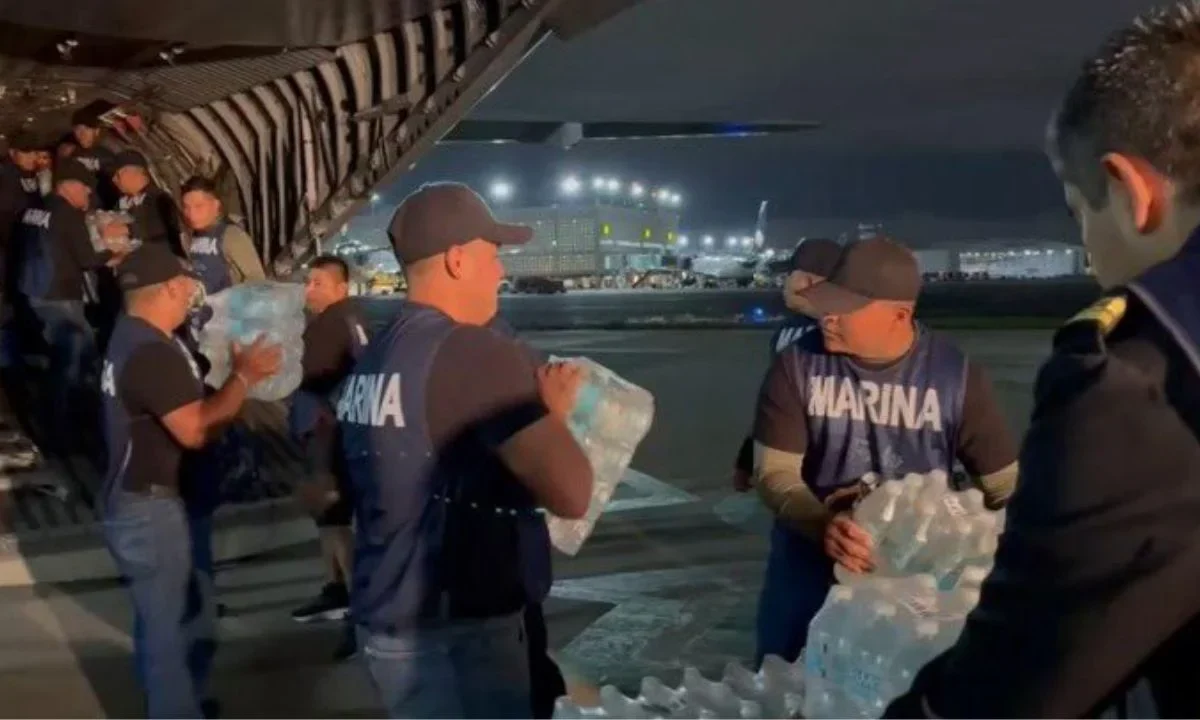 Durante la noche de ayer se trasladaron desde la Ciudad de México 3,800 despensas y 31,200 litros de agua