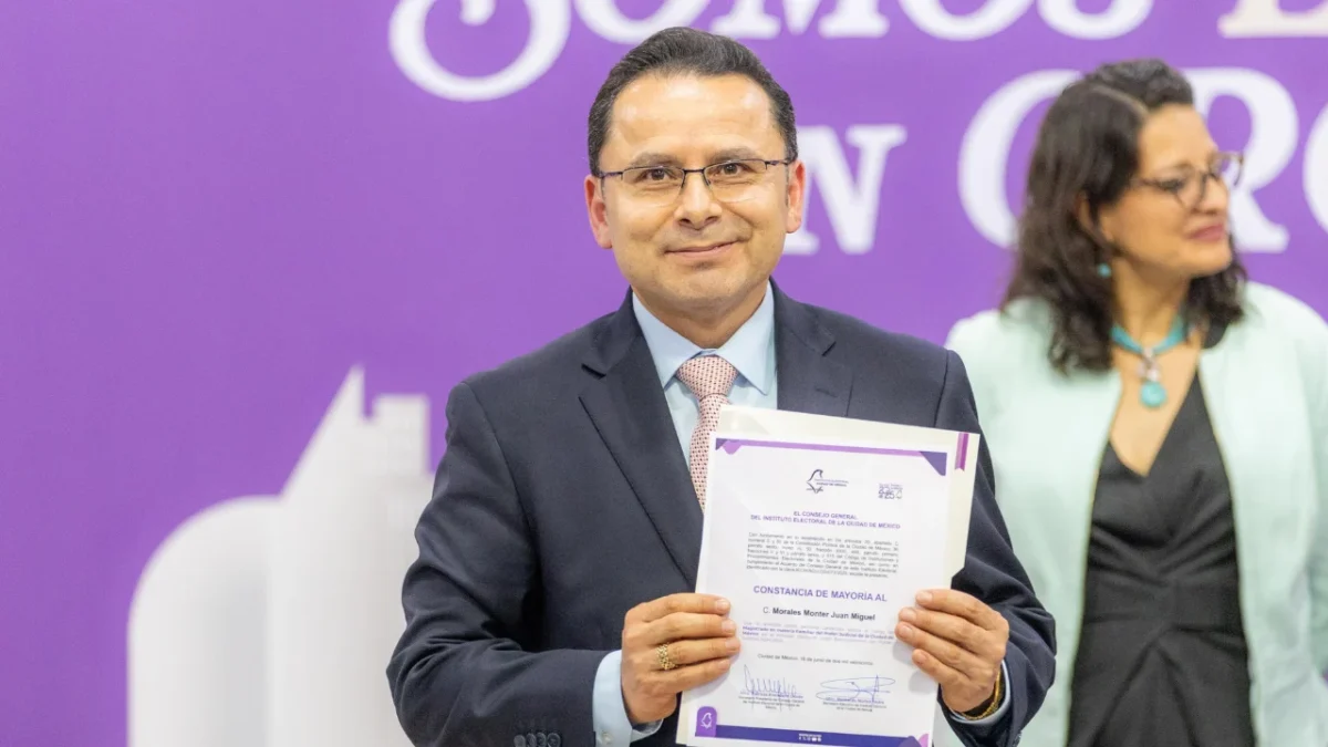 Magistrado electo, señalado de violencia vicaria, recibe constancia de mayoría