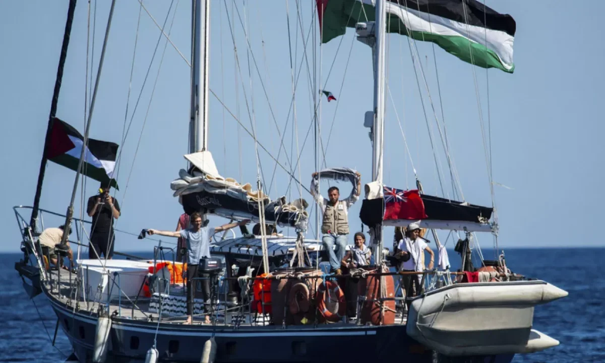Fuerzas israelíes interceptaron el barco Madleen, que intentaba llegar a Gaza. A bordo se encontraban Greta Thunberg y Rima Hassan.