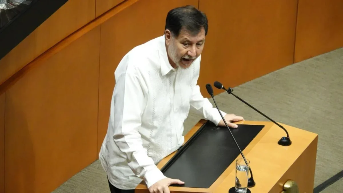 Activistas piden la renuncia del senador Gerardo Fernández Noroña por declaraciones en torno a la migración.