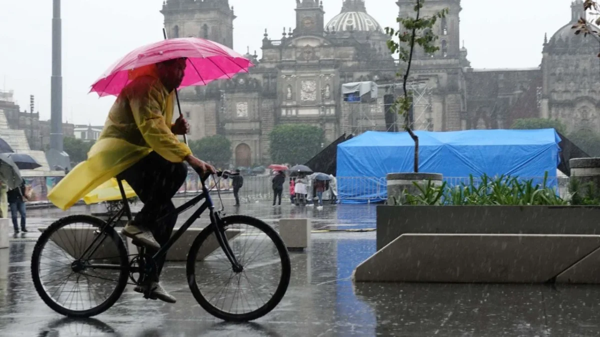 Autoridades capitalinas lanzan alerta amarilla por pronóstico de lluvias fuertes para la tarde-noche de este jueves en todas las alcaldías de la CDMX.