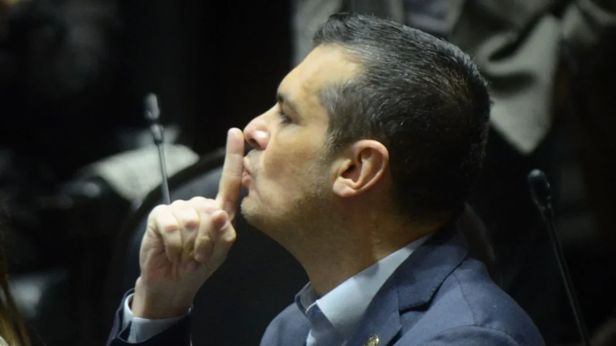 Jorge Triana, vocero del PAN, señaló que Andrés Manuel López Obrador, estaba enterado de lo relacionado al caso Vector y lo hace cómplice.