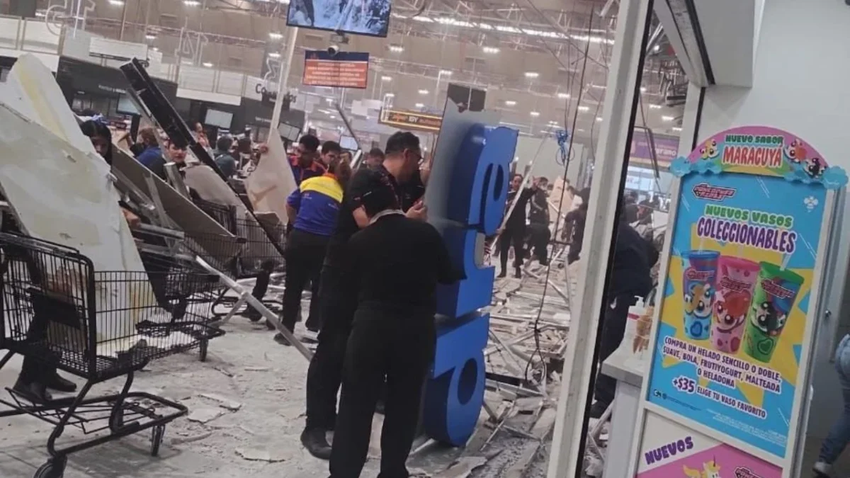 Cae plafón de supermercado ubicado en Plaza Pabellón del Valle