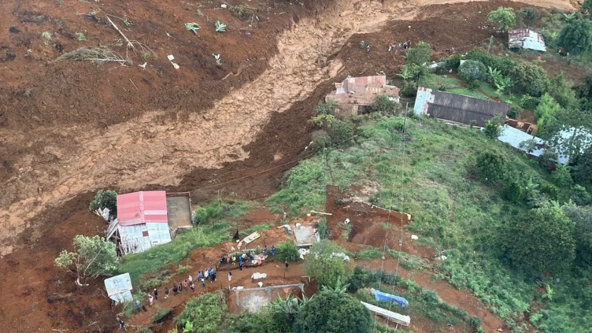 Un deslizamiento de tierra ocurrido en el municipio de Bello, Antioquía en Colombia dejó al menos ocho personas muertas y cinco más heridas.