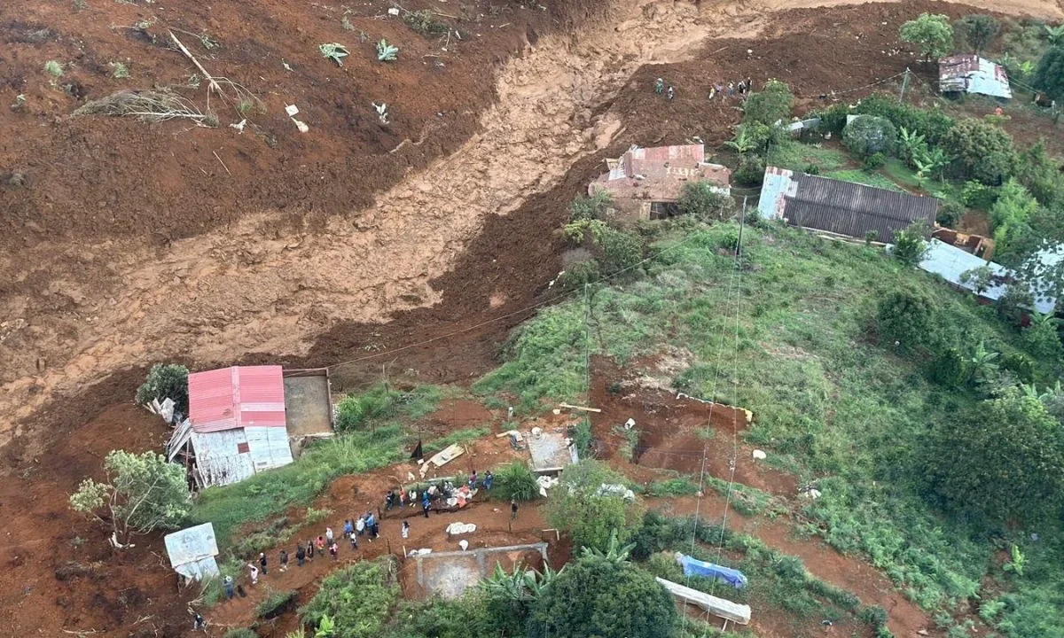 Un deslizamiento de tierra ocurrido en el municipio de Bello, Antioquía en Colombia dejó al menos ocho personas muertas y cinco más heridas.