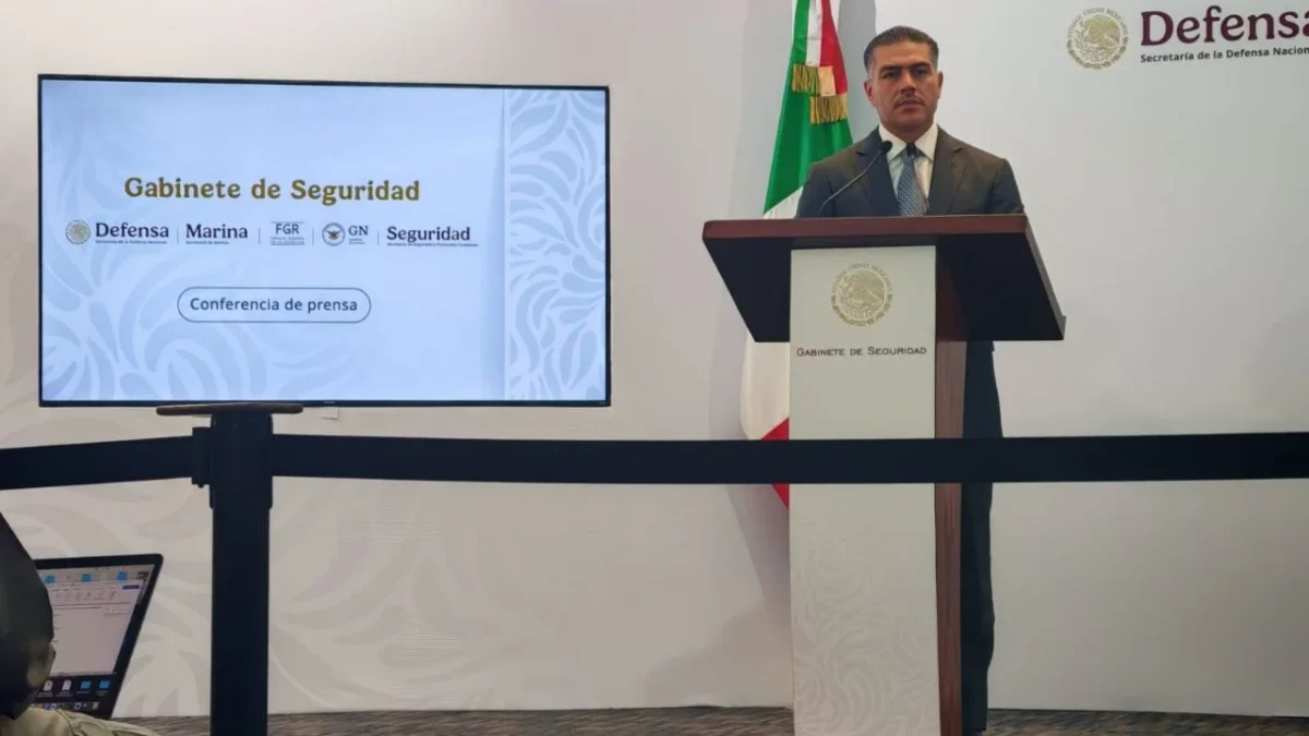 Omar García Harfuch, Secretario de Seguridad y Protección Ciudadana, informó el desmantelamiento de una red criminal dedicada al robo y comercialización ilícita de hidrocarburo (huachicol) en 3 estados, en esta se detuvieron a 32 personas y se aseguraron 12 inmuebles.