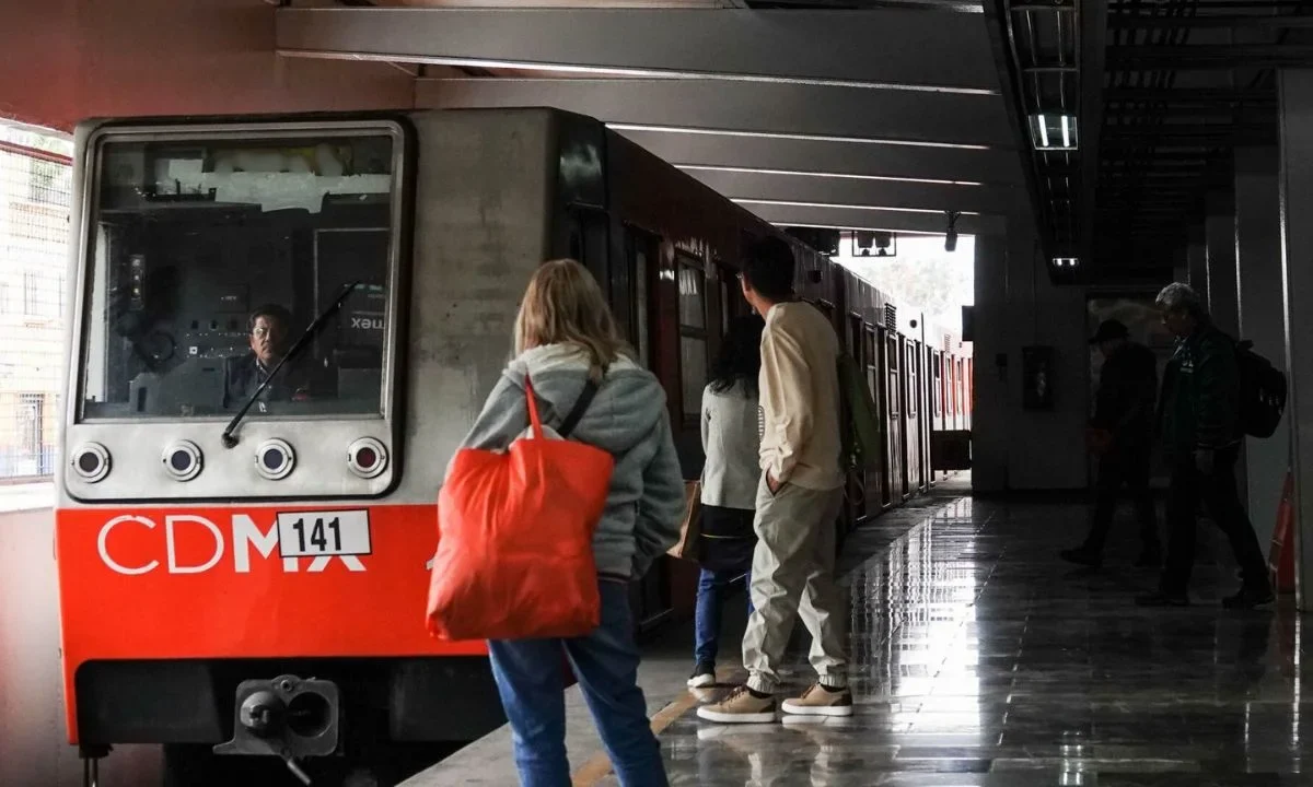El Metro CDMX informó la reanudación total del servicio en la Línea A, luego de seis horas, por la reparación de la catenaria en la zona.