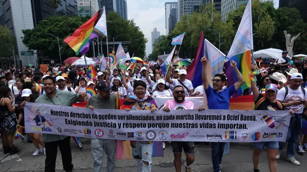 Este año se realizará la edición XLVII de la Marcha LGBT en la Ciudad de México. En este 2025 el lema de uno de los colectivos es Diversidad Sin Fronteras ¡Justicia, resistencia y unidad!.