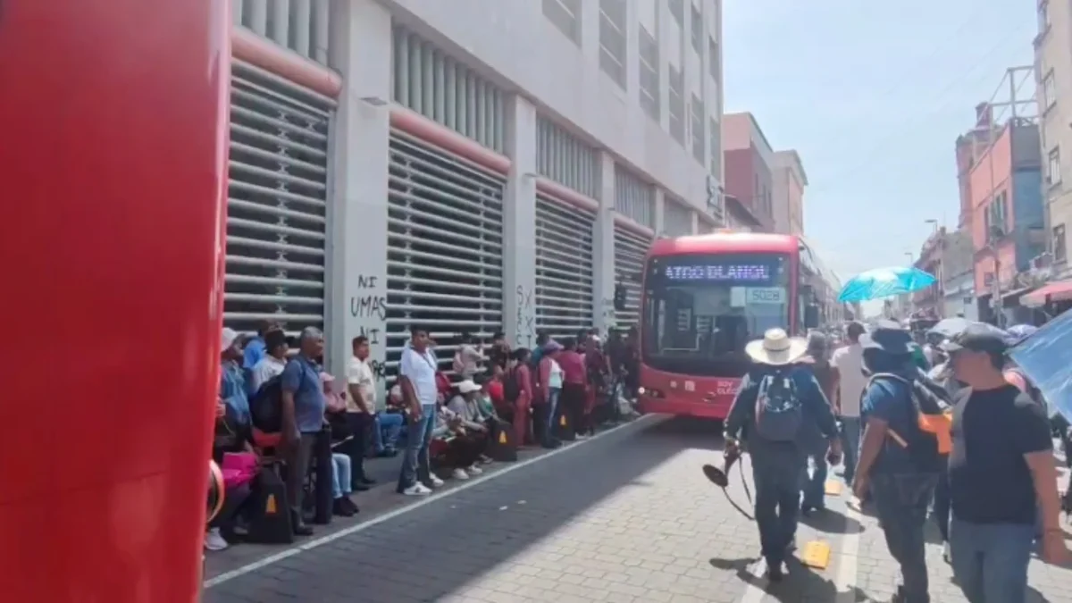 Presuntos integrantes de la CETEG rompieron una puerta del SNTE