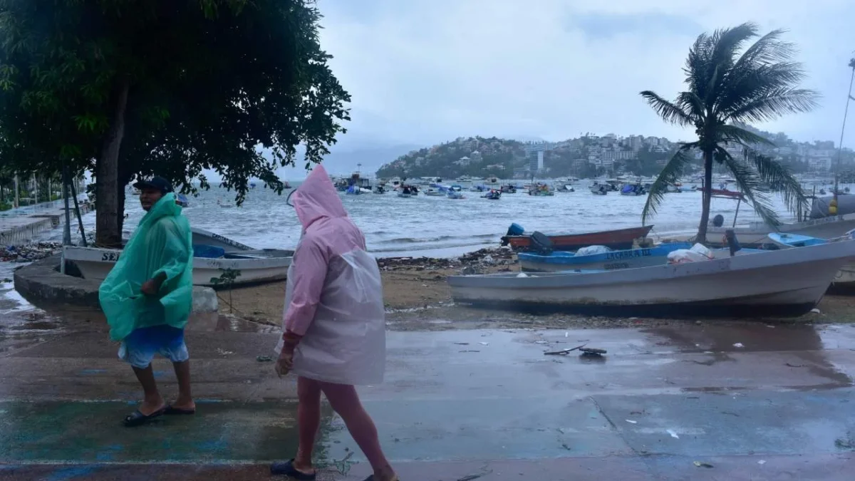 Emiten alerta roja por arribo del huracán Erick en los estados de Guerrero y Oaxaca.