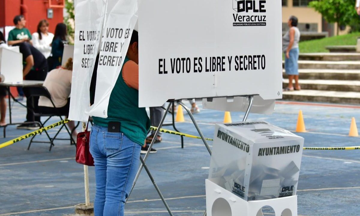 Los veracruzanos acudieron a las urnas para emitir su preferencia electoral. Al final de la jornada, los partidos celebraron “sus triunfos.