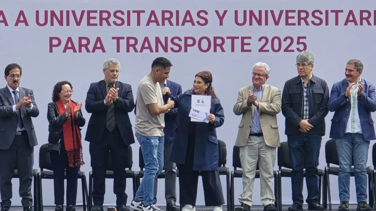 La jefa de Gobierno, Clara Brugada, encabezó la dispersión de 10 mil apoyos para transporte de estudiantes universitarios, con lo que suman 55 mil beneficiarios a la fecha.