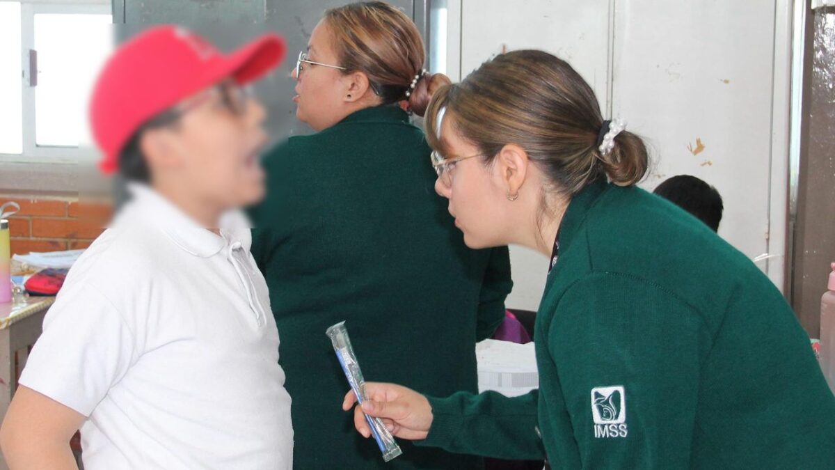 Como parte de la estrategia nacional Vive saludable, Vive Feliz, hasta el 30 de mayo un total de 2 millones 184 mil 122 estudiantes recibieron valoración médica preventiva.