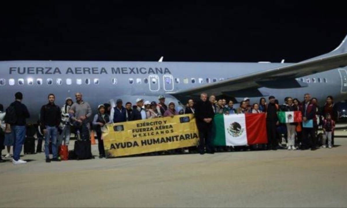Connacionales salen de zona de guerra