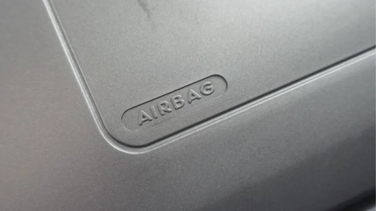 Francia ordena revisar airbags de hasta 1.7 millones de vehículos.