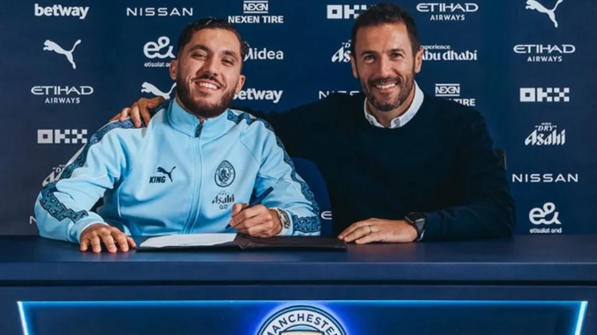 El mediapunta francés, Rayan Cherki, es el nuevo refuerzo del Manchester City de Pep Guardiola, luego de una temporada sin triunfos.