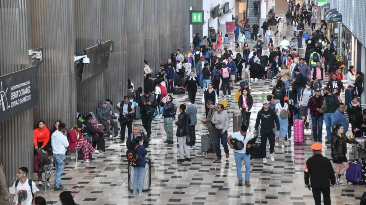 En el marco del paquete de remodelación de sus instalaciones, el Aeropuerto Internacional de la Ciudad de México (AICM) anunció el arranque de obras en la Sala B de la Terminal 1 con la impermeabilización de azoteas, remodelación de muros, plafones y pisos, la sustitución de luminarias y el sistema de voceo.