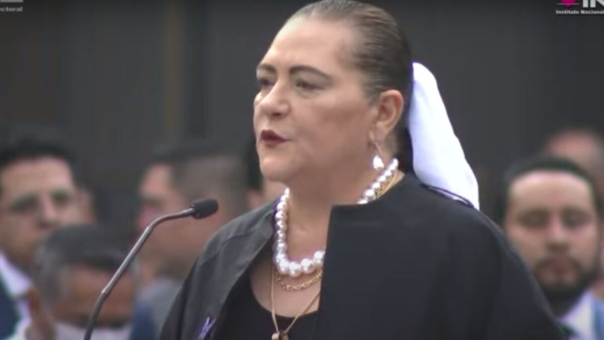 "La justicia también se construye en las urnas", señaló la presidenta del Instituto Nacional Electoral (INE), Guadalupe Taddei, durante la ceremonia cívica de arranque de las elecciones de ministros, jueces y magistrados mejor conocida como elección judicial 2025.