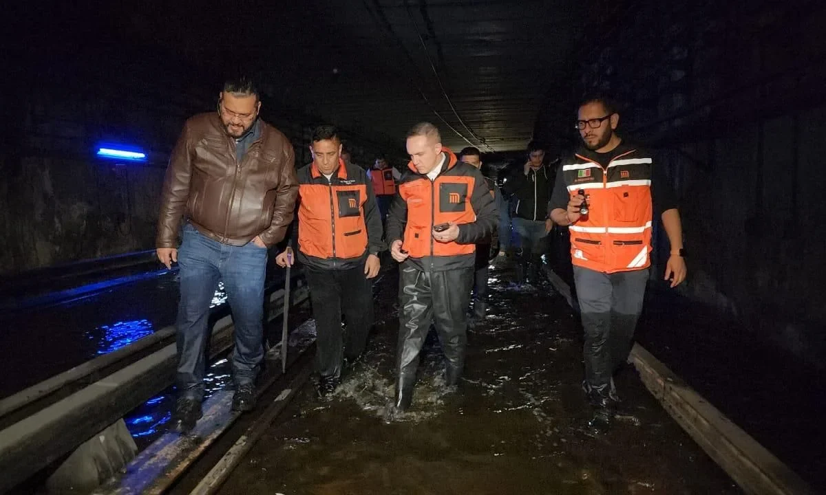 El encharcamiento por lluvia en la Línea 8 del Metro superó los 80 centímetros de altura en la zona de vías, derivado de las fuertes precipitaciones del domingo.
