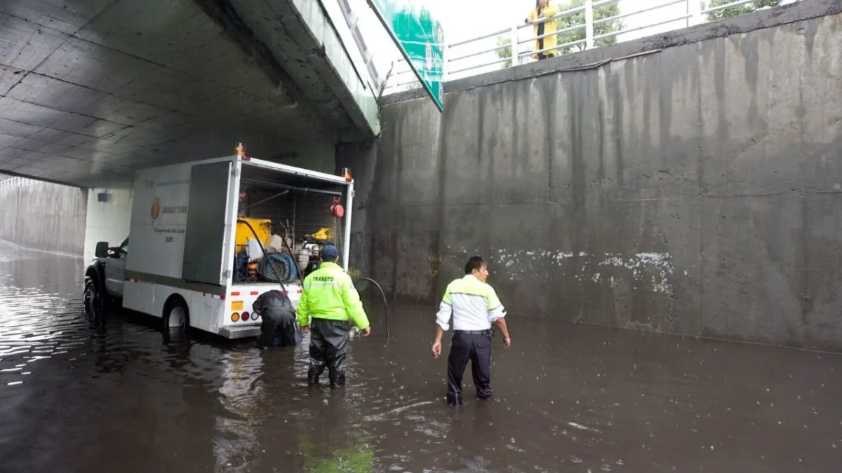Las lluvias de este 26 de junio dejó encharcamientos en distintas vías de la CDMX, provocando afectación a la circulación.