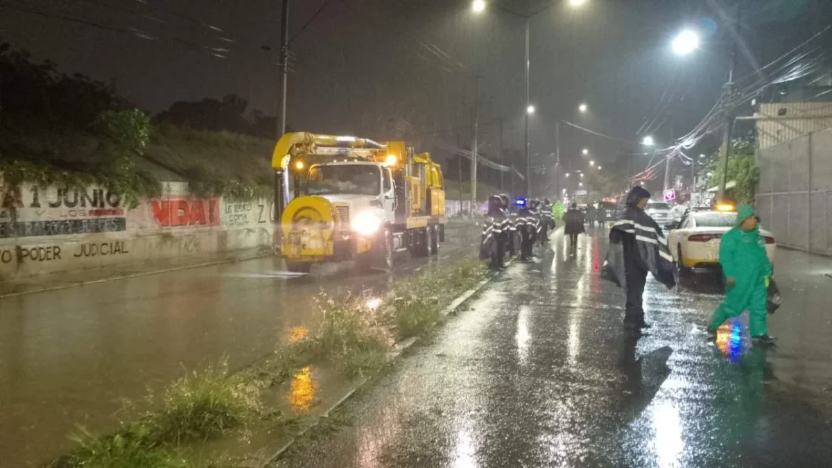 Lluvias en CDMX causan desbordamientos y caos vial